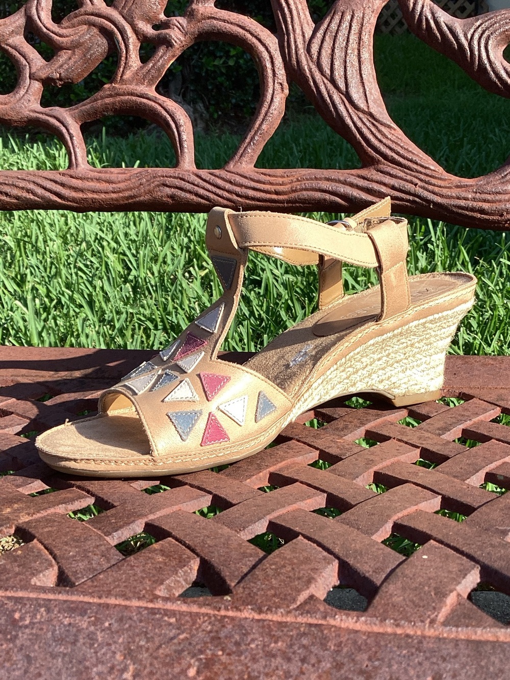 AEROSOLES Zen Master Camel Wedge T Strap Sandals with Jute Kitten Heel NWOT